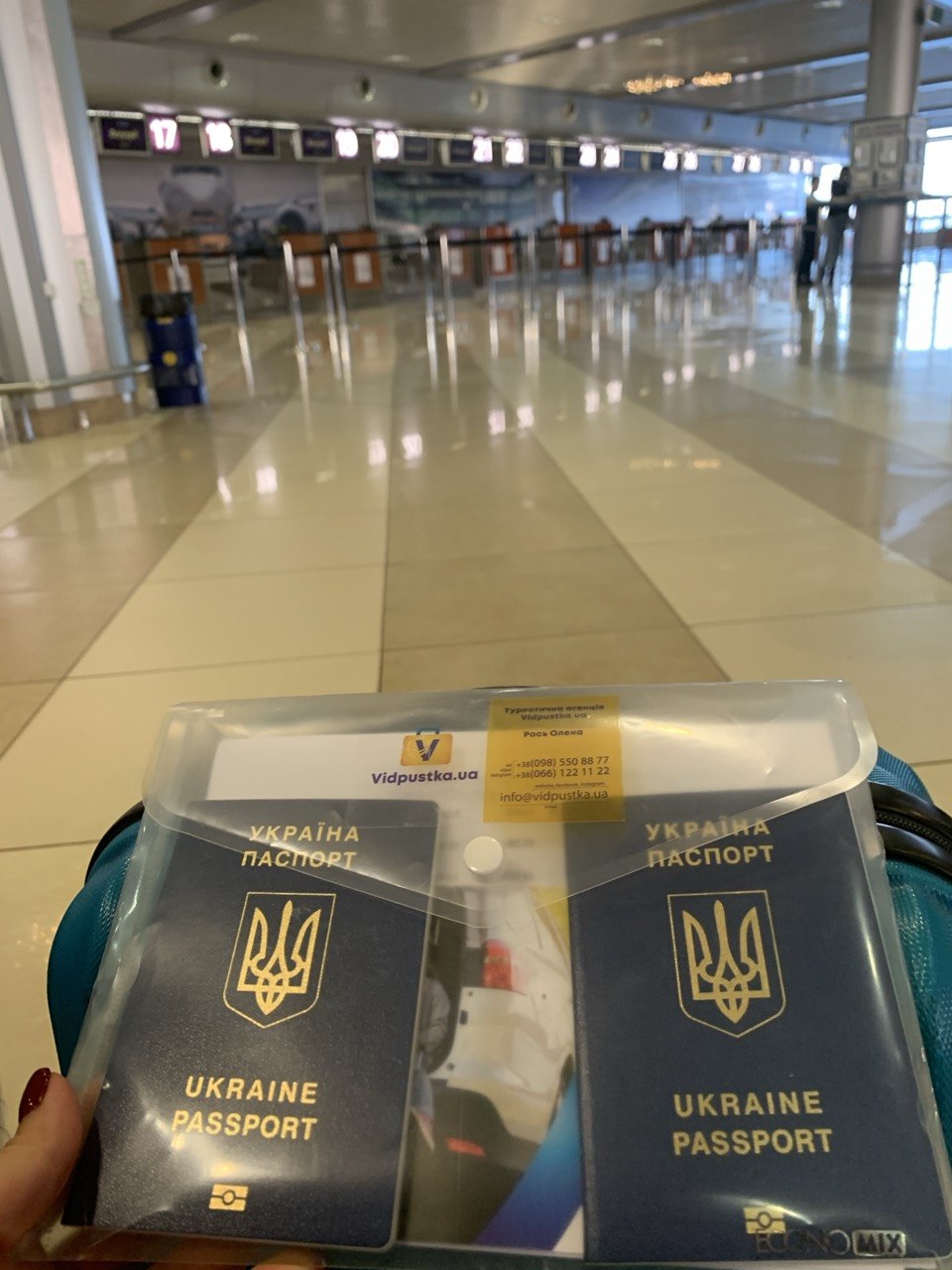 Закордонний паспорт перед відпусткою: що потрібно перевірити до бронювання туру