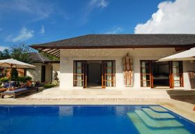 отель frangipani beach hotel 3*, бали