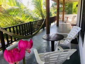 отель little sunshine guest house & restaurant, тангалла