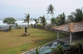 отель villa atulya at ocean's edge, mirissa